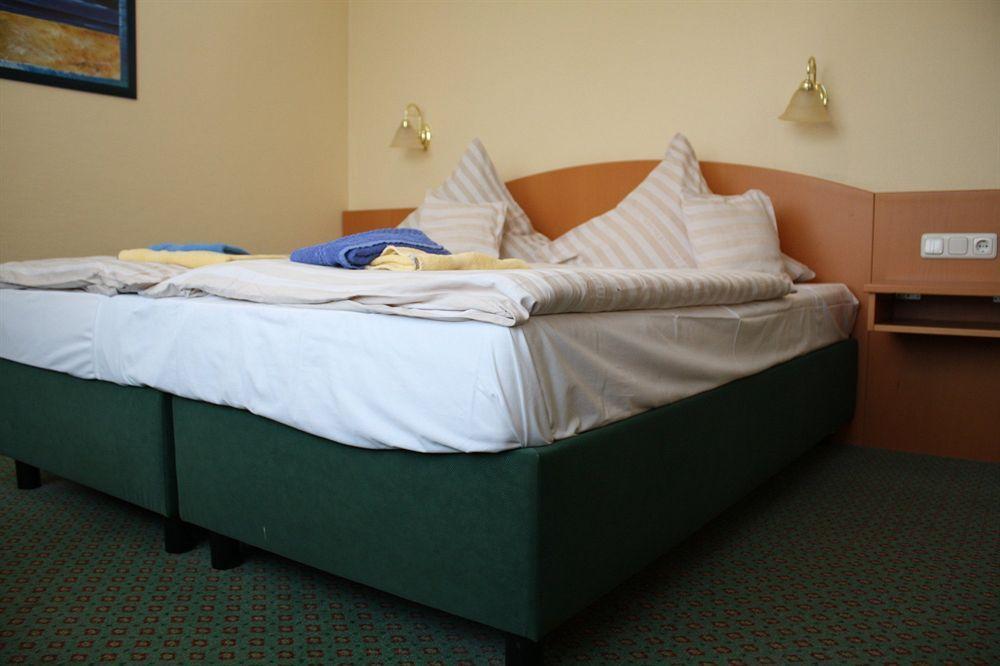 Hotel Gremersdorf - Zum Gruenen Jaeger מראה חיצוני תמונה