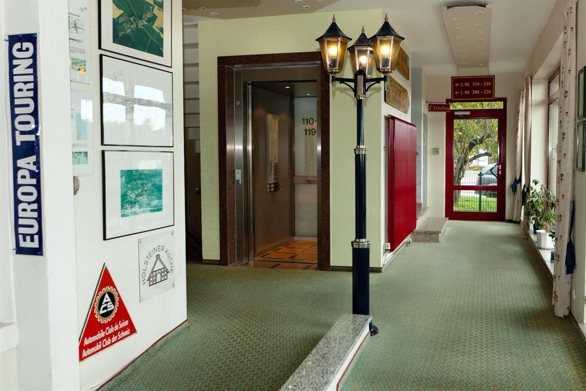 Hotel Gremersdorf - Zum Gruenen Jaeger מראה חיצוני תמונה